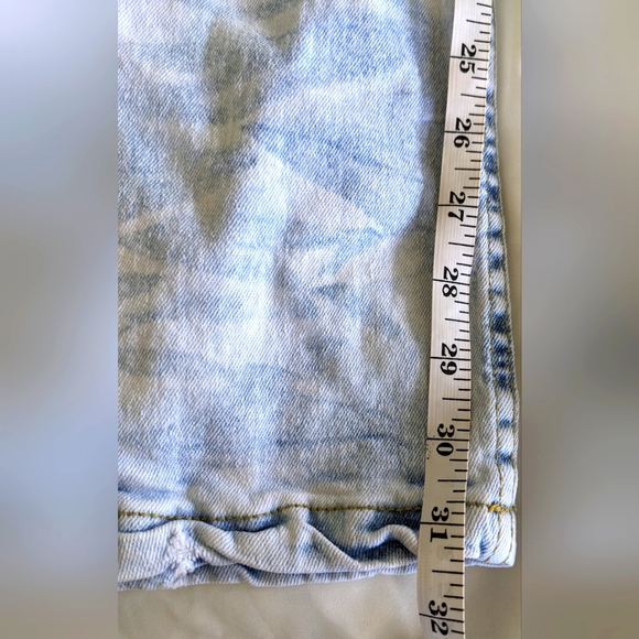 Evolution In Design Light Wash Distressed Jeans - Picture 10 of 11